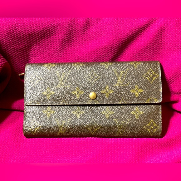Authentic Louis Vuitton Monogram wallet - Picture 1 of 10